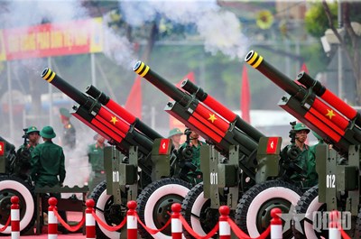 View - 	Đội hình pháo lễ huấn luyện tại bến Bạch Đằng